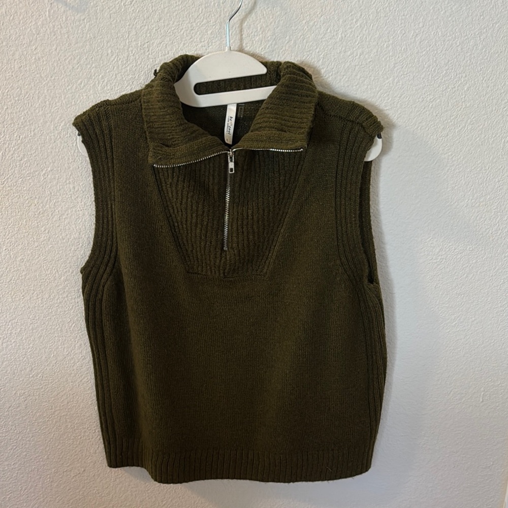 BE COOL Green Cowl Neck Sweater